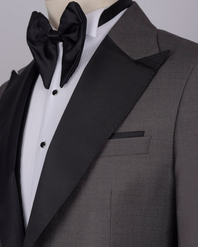 Chic Dark Gray 3 Pieces Peaked Lapel Prom Suits