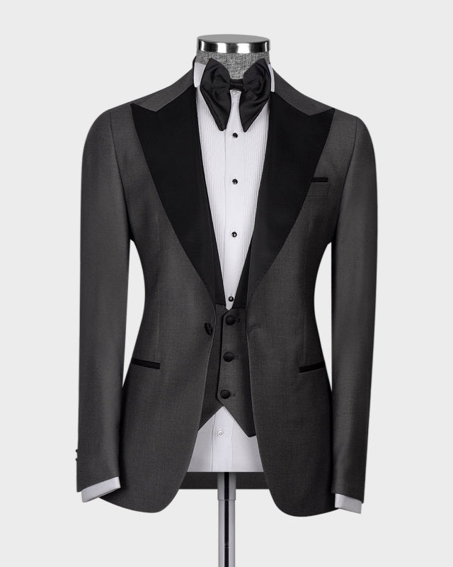 Chic Dark Gray 3 Pieces Peaked Lapel Prom Suits