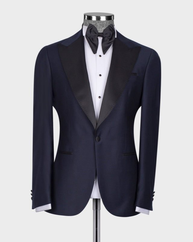 Modern Dark Navy Peaked Lapel 3 Pieces Prom Suits For Men