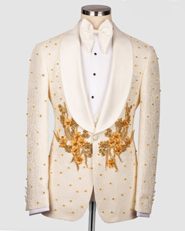Glamorous Off-white Shawl Lapel 3 Pieces Jacquard Prom Suits With Gold Beading