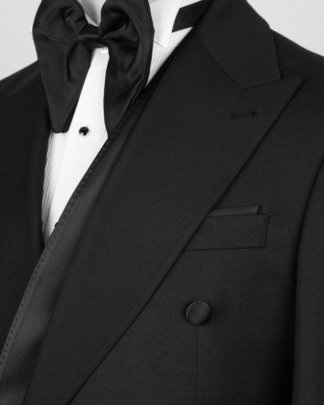 Slim Fit Black Fashionable Peaked Lapel Prom Suits