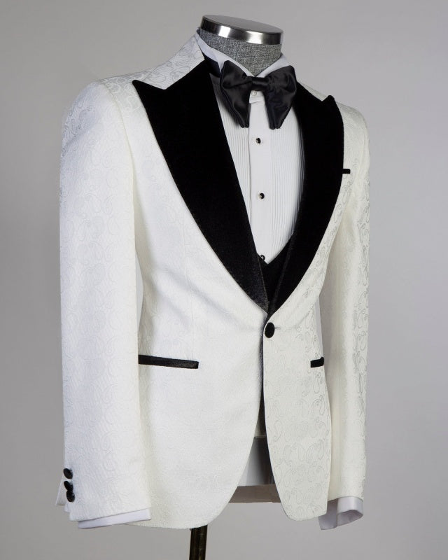 Fashion White Jacquard 3 Pieces Prom Suits With Black Lapel