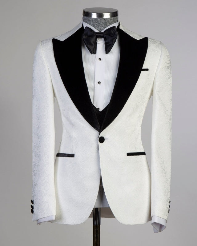 Fashion White Jacquard 3 Pieces Prom Suits With Black Lapel