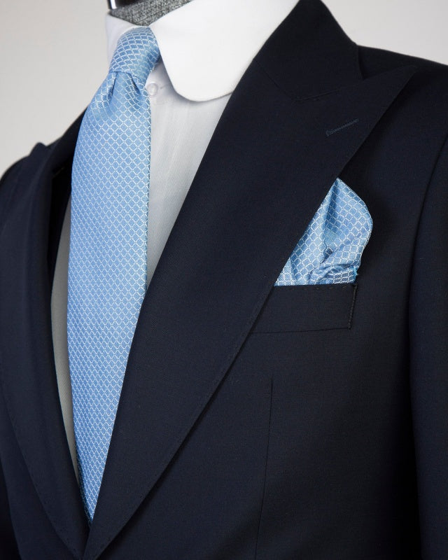Chic Dark Navy Peaked Lapel 3 Pieces Business Suits With Waistcoat
