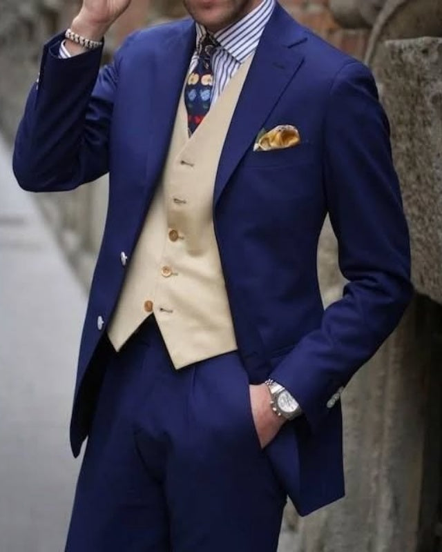 Chic Dark Blue Three Pieces Notched Lapel Business Suits