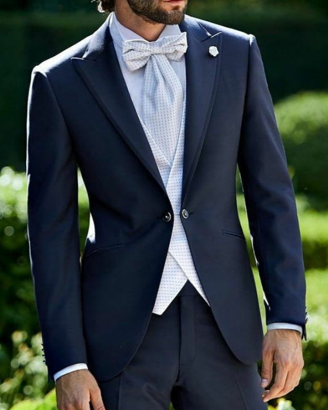 Gentle Navy Blue 3 Pieces Peaked Lapel Prom Men Suits
