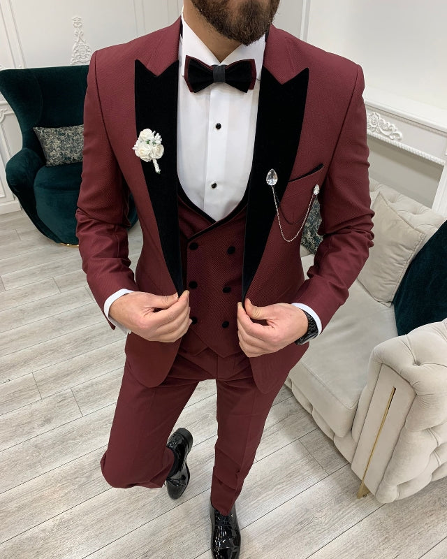 Stylish Burgundy Best Fitting Three Pieces Peaked Lapel Prom Men Suits