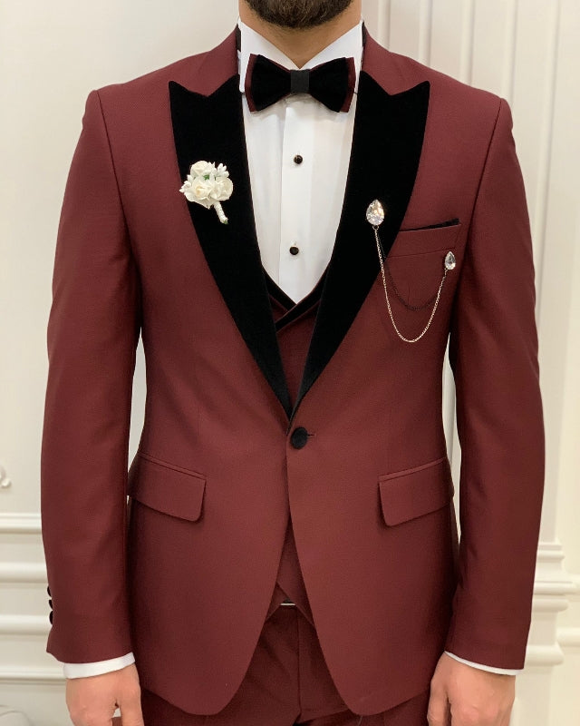 Stylish Burgundy Best Fitting Three Pieces Peaked Lapel Prom Men Suits