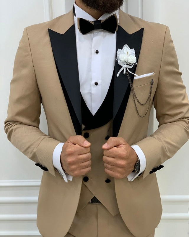 Chic Khaki Best Fitting Three Pieces Peaked Lapel Prom men suits