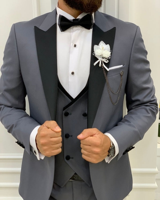 Chic Gray Best Fitting Three Pieces Peaked Lapel Prom Men Suits