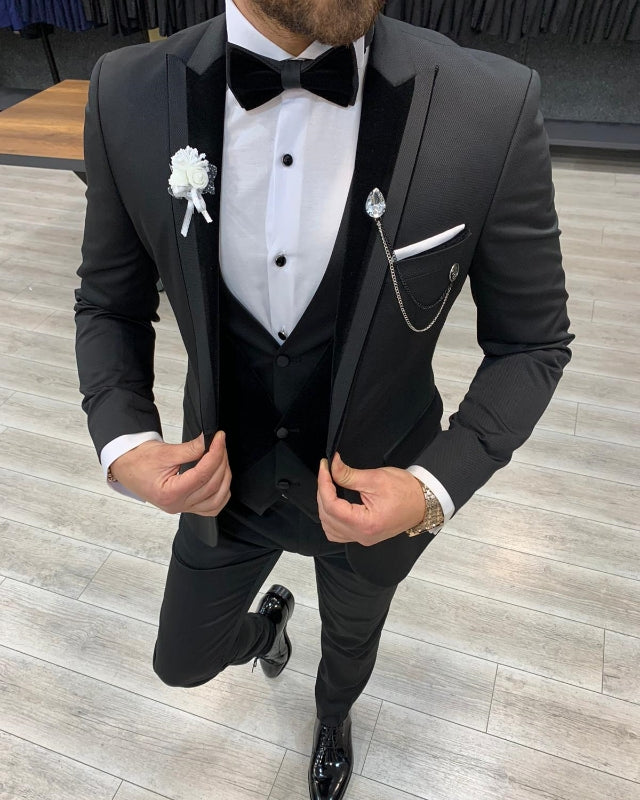 Chic Dark Gray Slim Fit Three Pieces Peaked Lapel Business Men Suits