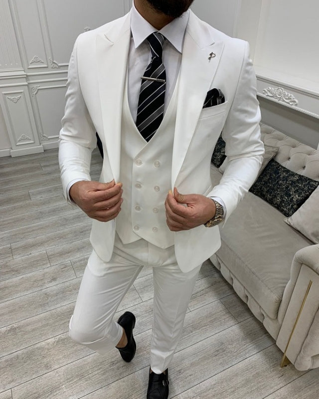 Chic Withe Close Fitting Three Pieces Peaked Lapel Wedding Men Suits