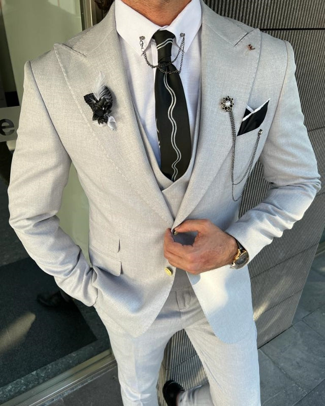 Handsome Gray Best Fitting Three pieces Peaked Lapel Prom Men Suits