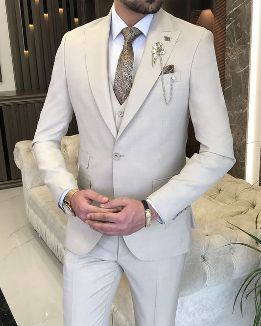 Chic Off White Three Pieces Peaked Lapel Best Fitting Business Men Suits