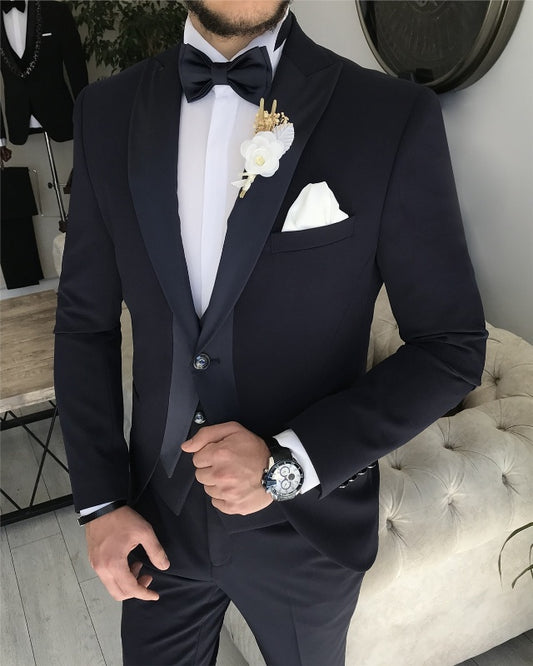 Chic Black Best Fitting Three Pieces Peaked Lapel Wedding Men Suits