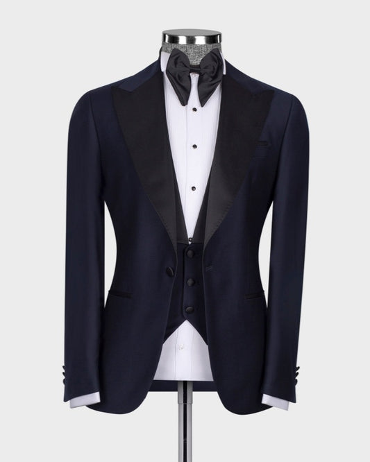 Modern Dark Navy Peaked Lapel 3 Pieces Prom Suits For Men