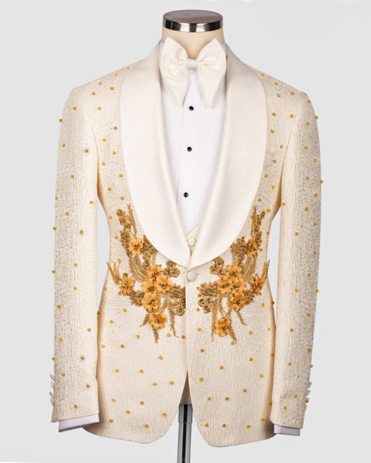 Glamorous Off-white Shawl Lapel 3 Pieces Jacquard Prom Suits With Gold Beading
