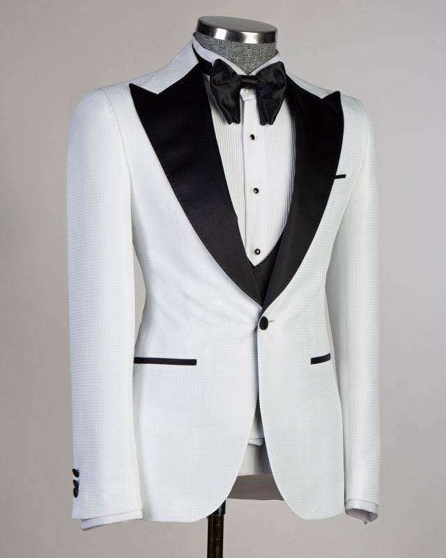 Fancy White 3 Pieces Plaid Peaked Lapel Prom Men Suits