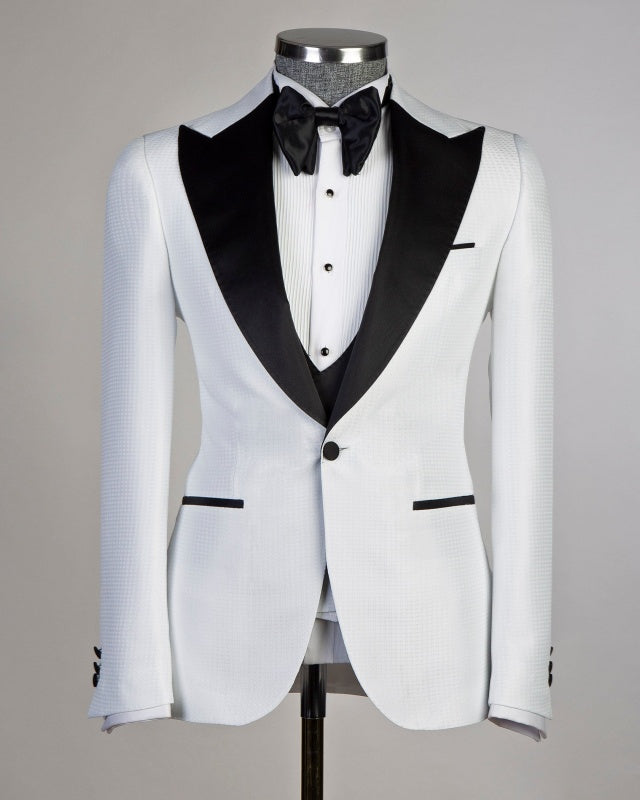 Fancy White 3 Pieces Plaid Peaked Lapel Prom Men Suits
