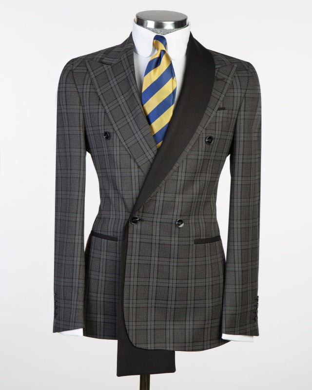 Fashion Dark Gray Double Breasted Plaid Prom Suits With Satin Lapel