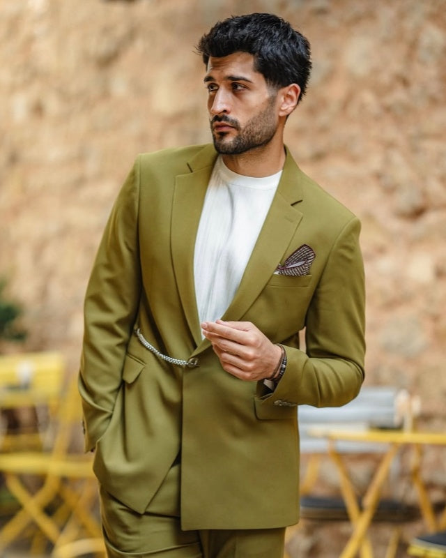 Trendy Olive Green Notched Lapel Prom Suits With Metal Button