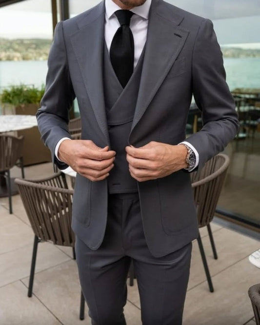 Fancy Dark Gray 3 Pieces Notched Lapel Close Fitting Business Suits