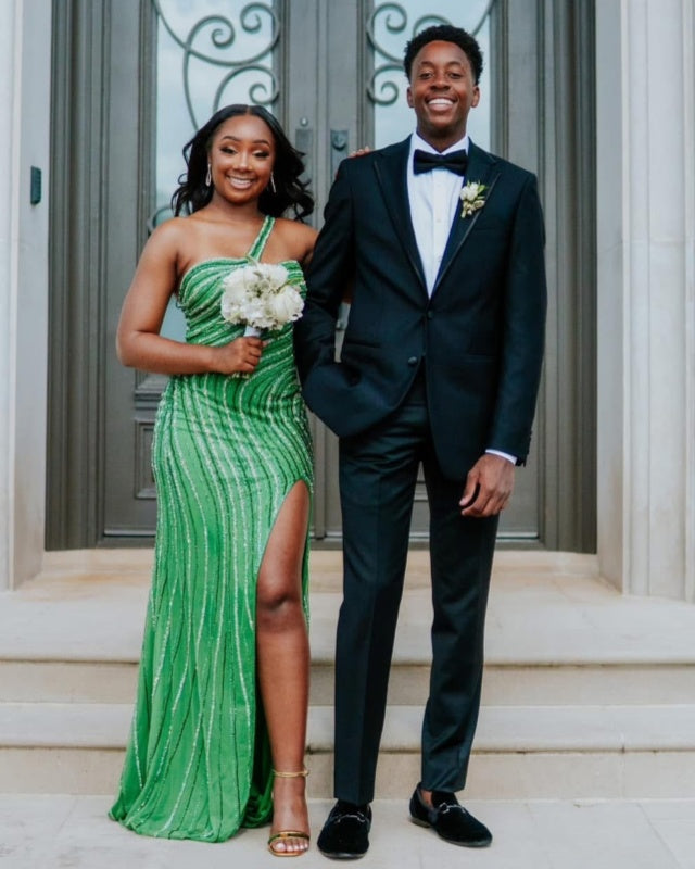 Modern Dark Green Notched Lapel Close Fitting Prom Suits For Men