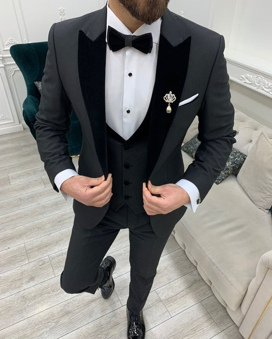 Classic Bespoke Black Three Pieces Peaked Lapel Prom Men Suit