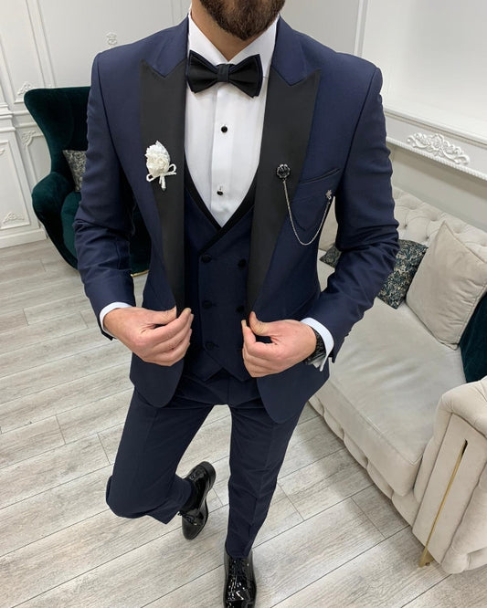 Chic Dark Navy Close Fitting Three Pieces Peaked Lapel Business Men Suits