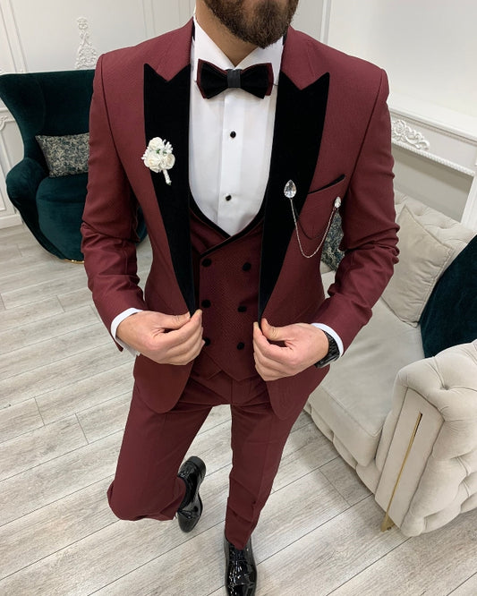 Stylish Burgundy Best Fitting Three Pieces Peaked Lapel Prom Men Suits