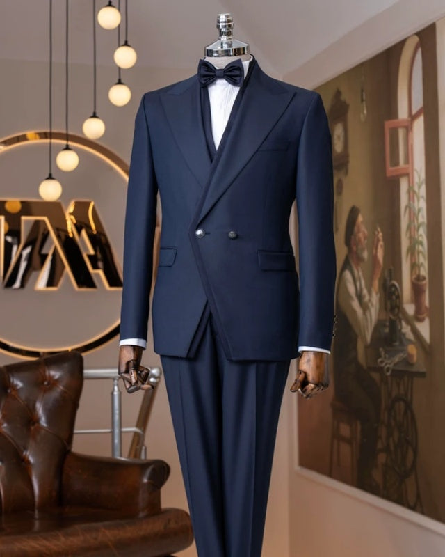 Bespoke Navy Blue Double Breasted Peaked Lapel Prom Men Suit