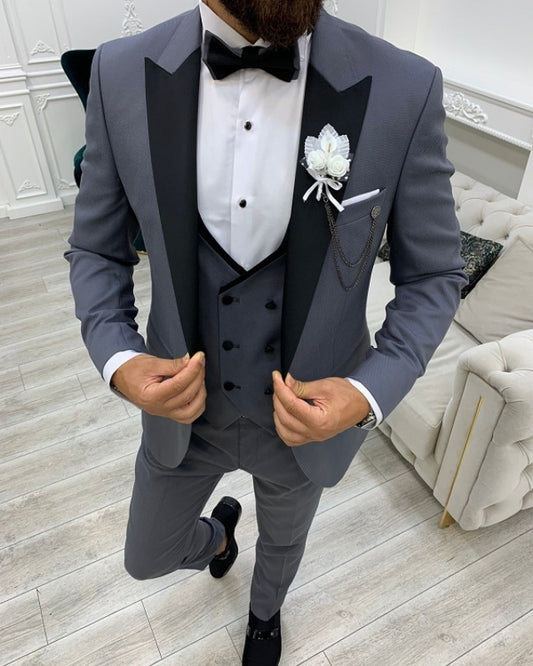 Chic Gray Best Fitting Three Pieces Peaked Lapel Prom Men Suits