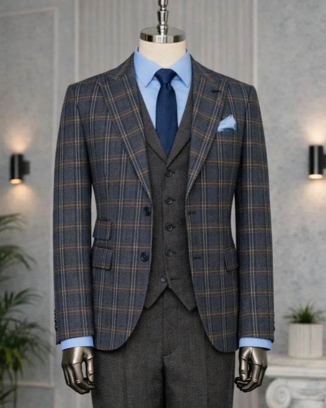 Classic Gray Plaid 3 Pieces Peaked Lapel Business Men Suit