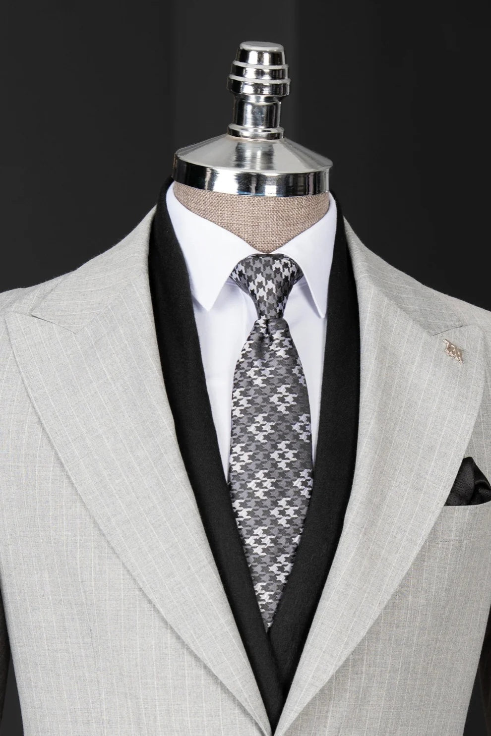 Modern Gray Two Pieces Peaked Lapel Stripe Men Suits